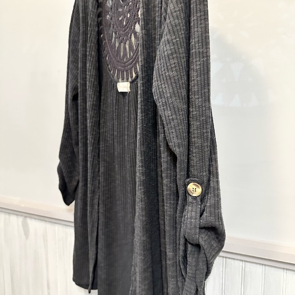 Altar’d Black Sweater.Gorgeous.New,without tags.Hits right below waist. - Picture 6 of 8